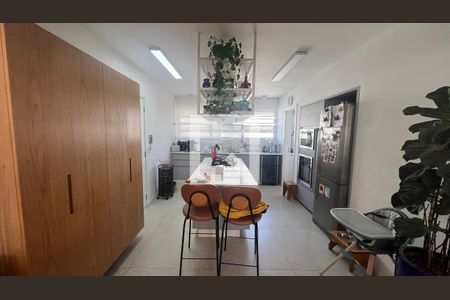 Apartamento à venda com 150m², 2 quartos e 1 vagaCozinha