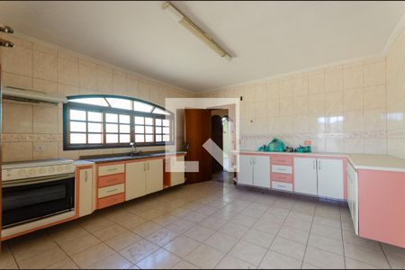 Casa à venda com 249m², 4 quartos e 8 vagasCozinha