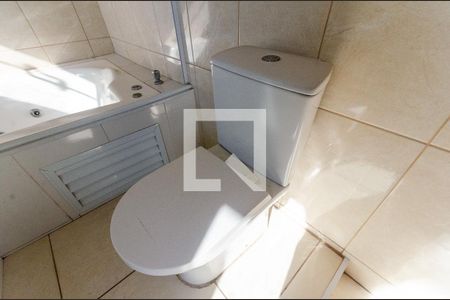 Casa à venda com 249m², 4 quartos e 8 vagasBanheiro da Suíte 2