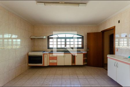 Casa à venda com 249m², 4 quartos e 8 vagasCozinha
