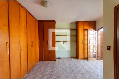 Casa à venda com 249m², 4 quartos e 8 vagasSuíte 1