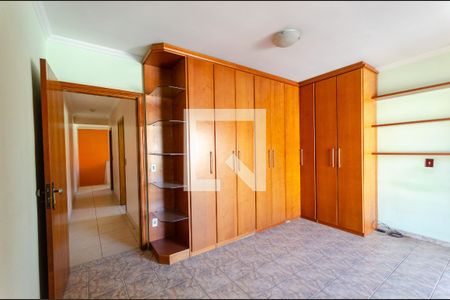 Casa à venda com 249m², 4 quartos e 8 vagasSuíte 1