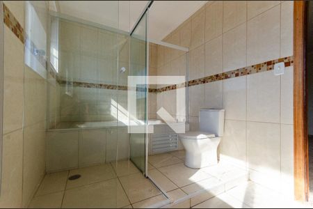 Casa à venda com 249m², 4 quartos e 8 vagasBanheiro da Suíte 2