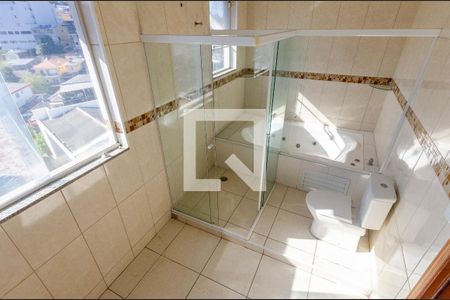 Casa à venda com 249m², 4 quartos e 8 vagasBanheiro da Suíte 2