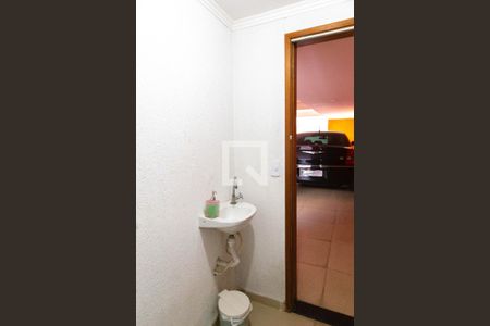 Casa à venda com 200m², 3 quartos e 8 vagas Casa à venda com 200m², 3 quartos e 8 vagasBanheiro 1