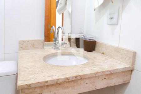 Casa à venda com 200m², 3 quartos e 8 vagas Casa à venda com 200m², 3 quartos e 8 vagasBanheiro 2