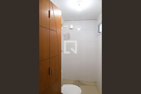 Casa à venda com 200m², 3 quartos e 8 vagas Casa à venda com 200m², 3 quartos e 8 vagasBanheiro 1