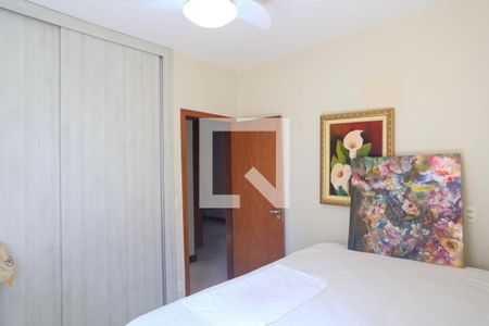 Casa à venda com 274m², 4 quartos e 4 vagas Casa à venda com 274m², 4 quartos e 4 vagasQuarto 4