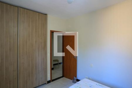 Casa à venda com 274m², 4 quartos e 4 vagas Casa à venda com 274m², 4 quartos e 4 vagasQuarto 3