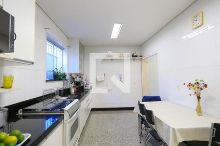 Casa à venda com 274m², 4 quartos e 4 vagas Casa à venda com 274m², 4 quartos e 4 vagasCozinha