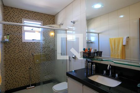 Casa à venda com 274m², 4 quartos e 4 vagas Casa à venda com 274m², 4 quartos e 4 vagasBanheiro