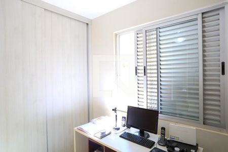 Casa à venda com 274m², 4 quartos e 4 vagas Casa à venda com 274m², 4 quartos e 4 vagasEscritório