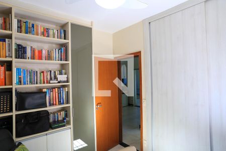 Casa à venda com 274m², 4 quartos e 4 vagas Casa à venda com 274m², 4 quartos e 4 vagasEscritório