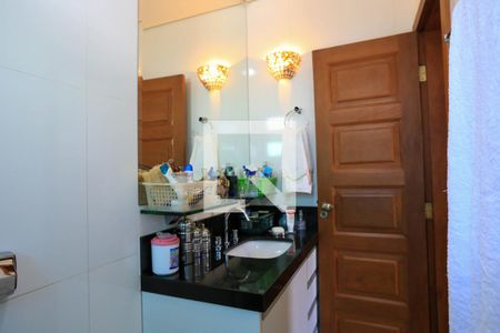 Casa à venda com 274m², 4 quartos e 4 vagas Casa à venda com 274m², 4 quartos e 4 vagasQuarto 2