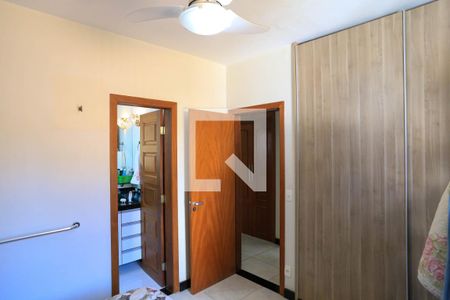 Casa à venda com 274m², 4 quartos e 4 vagas Casa à venda com 274m², 4 quartos e 4 vagasQuarto 2