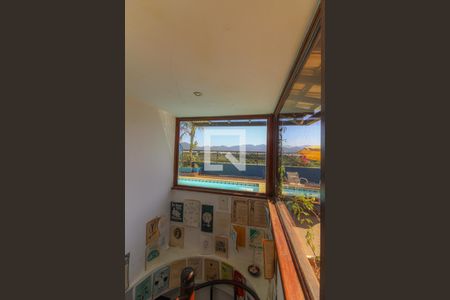 Apartamento à venda com 353m², 4 quartos e 2 vagasEscada