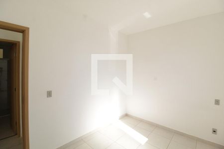 Quarto  de apartamento para alugar com 2 quartos, 65m² em Umuarama, Uberlândia
