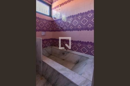 Casa à venda com 1000m², 5 quartos e 6 vagas Casa à venda com 1000m², 5 quartos e 6 vagasBanheiro Quarto