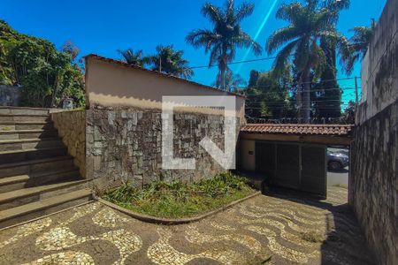 Casa à venda com 1000m², 5 quartos e 6 vagas Casa à venda com 1000m², 5 quartos e 6 vagasÁrea comum