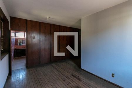 Casa à venda com 1000m², 5 quartos e 6 vagas Casa à venda com 1000m², 5 quartos e 6 vagasQuarto