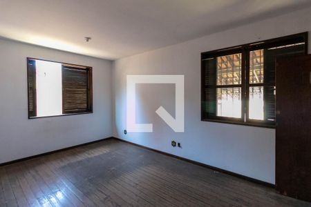 Casa à venda com 1000m², 5 quartos e 6 vagas Casa à venda com 1000m², 5 quartos e 6 vagasQuarto