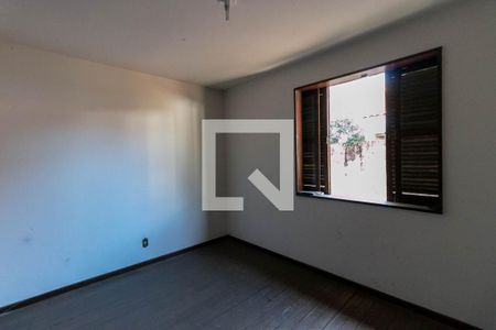 Casa à venda com 1000m², 5 quartos e 6 vagas Casa à venda com 1000m², 5 quartos e 6 vagasQuarto