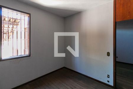 Casa à venda com 1000m², 5 quartos e 6 vagas Casa à venda com 1000m², 5 quartos e 6 vagasQuarto