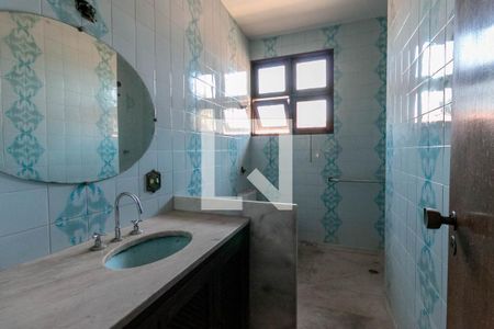 Casa à venda com 1000m², 5 quartos e 6 vagas Casa à venda com 1000m², 5 quartos e 6 vagasBanheiro social