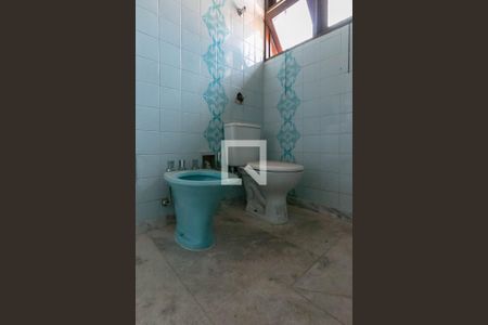 Casa à venda com 1000m², 5 quartos e 6 vagas Casa à venda com 1000m², 5 quartos e 6 vagasBanheiro social