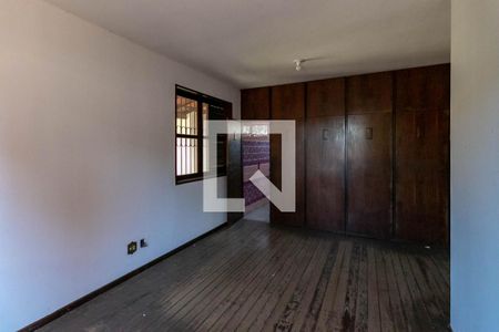 Casa à venda com 1000m², 5 quartos e 6 vagas Casa à venda com 1000m², 5 quartos e 6 vagasQuarto