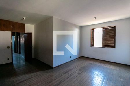 Casa à venda com 1000m², 5 quartos e 6 vagas Casa à venda com 1000m², 5 quartos e 6 vagasQuarto