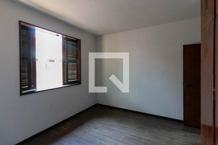 Casa à venda com 1000m², 5 quartos e 6 vagas Casa à venda com 1000m², 5 quartos e 6 vagasQuarto