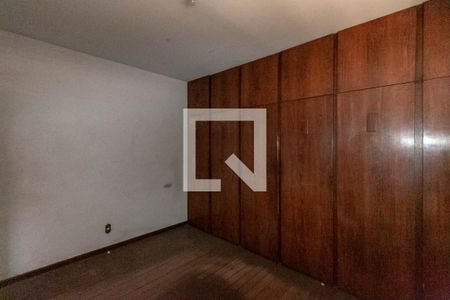 Casa à venda com 1000m², 5 quartos e 6 vagas Casa à venda com 1000m², 5 quartos e 6 vagasQuarto