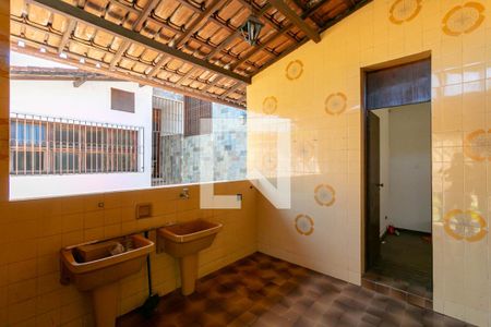 Casa à venda com 1000m², 5 quartos e 6 vagas Casa à venda com 1000m², 5 quartos e 6 vagasLavanderia