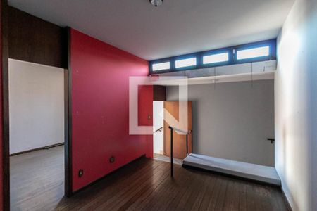 Casa à venda com 1000m², 5 quartos e 6 vagas Casa à venda com 1000m², 5 quartos e 6 vagasQuarto