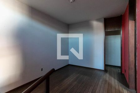 Casa à venda com 1000m², 5 quartos e 6 vagas Casa à venda com 1000m², 5 quartos e 6 vagasQuarto