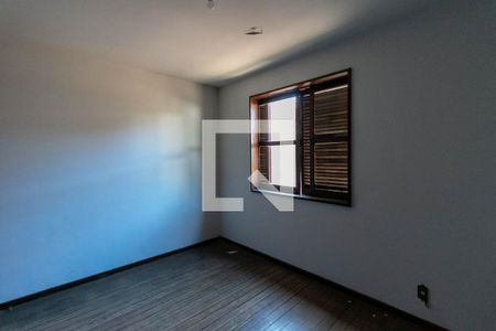 Casa à venda com 1000m², 5 quartos e 6 vagas Casa à venda com 1000m², 5 quartos e 6 vagasQuarto