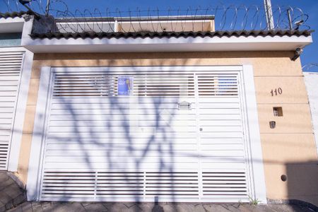 Casa à venda com 190m², 4 quartos e 4 vagas Casa à venda com 190m², 4 quartos e 4 vagasFachada