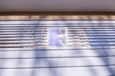 Casa à venda com 190m², 4 quartos e 4 vagas Casa à venda com 190m², 4 quartos e 4 vagasFachada