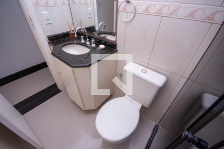 Casa à venda com 190m², 4 quartos e 4 vagas Casa à venda com 190m², 4 quartos e 4 vagasBanheiro Corredor