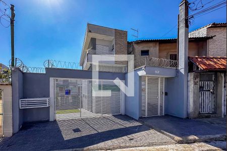 Casa de condomínio à venda com 140m², 2 quartos e 2 vagas Casa de condomínio à venda com 140m², 2 quartos e 2 vagasFachada