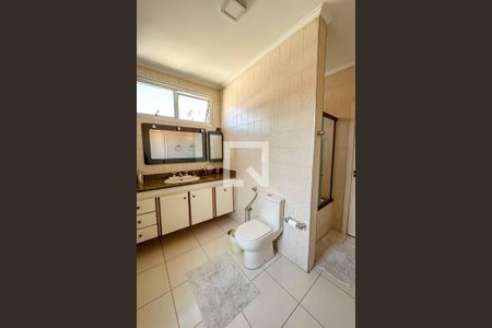 Casa à venda com 350m², 3 quartos e 4 vagas Casa à venda com 350m², 3 quartos e 4 vagasBanheiro 2