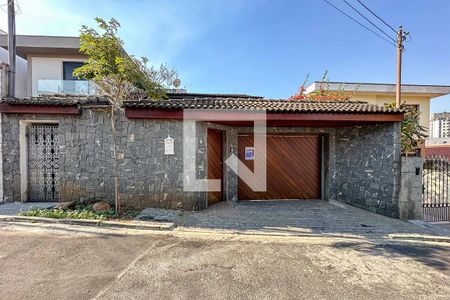 Casa à venda com 350m², 3 quartos e 4 vagas Casa à venda com 350m², 3 quartos e 4 vagasFachada