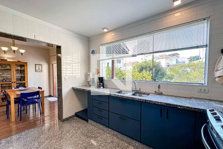 Casa à venda com 350m², 3 quartos e 4 vagas Casa à venda com 350m², 3 quartos e 4 vagasCozinha
