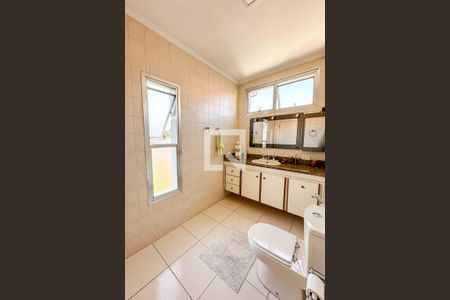 Casa à venda com 350m², 3 quartos e 4 vagas Casa à venda com 350m², 3 quartos e 4 vagasBanheiro 2