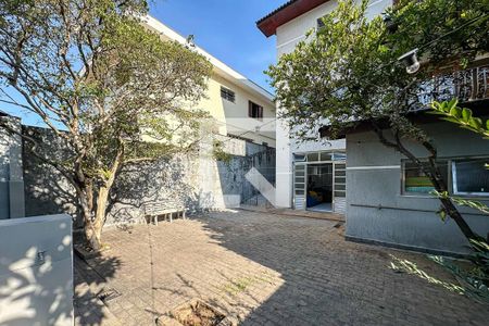 Casa à venda com 350m², 3 quartos e 4 vagas Casa à venda com 350m², 3 quartos e 4 vagasÁrea comum