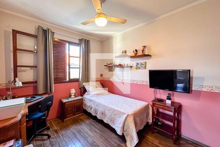 Casa à venda com 350m², 3 quartos e 4 vagas Casa à venda com 350m², 3 quartos e 4 vagasQuarto 2