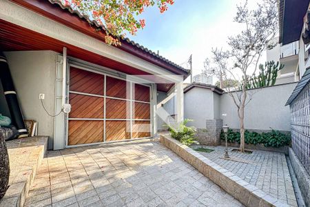 Casa à venda com 350m², 3 quartos e 4 vagas Casa à venda com 350m², 3 quartos e 4 vagasÁrea comum