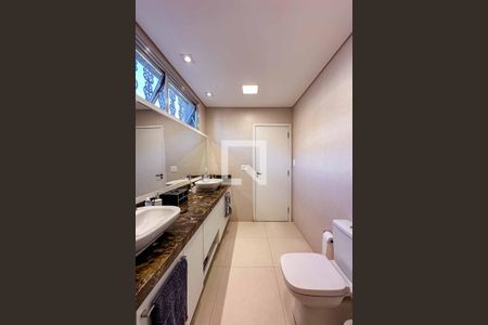 Casa à venda com 350m², 3 quartos e 4 vagas Casa à venda com 350m², 3 quartos e 4 vagasBanheiro