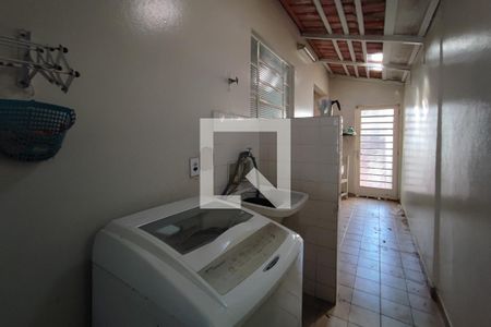 Casa à venda com 290m², 3 quartos e 2 vagasÁrea de Serviço